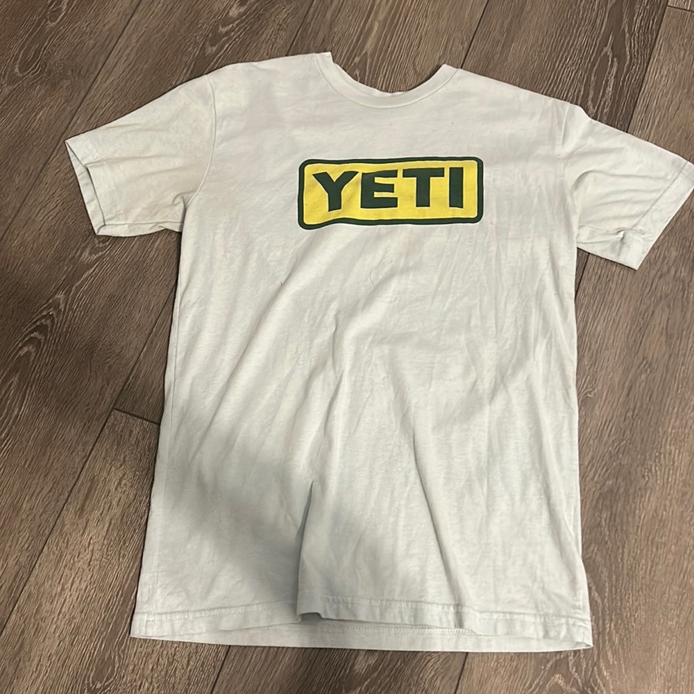 It is a very light baby blue color! Women’s small YETI short sleeve shirt